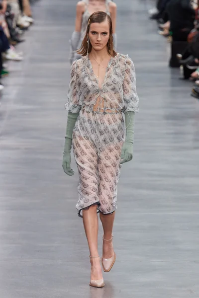 Look 48
